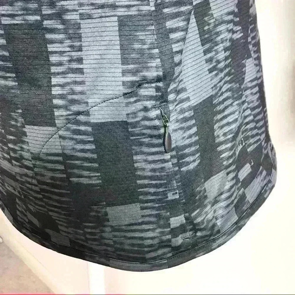 Under Armour Threadborne Run Fitted Half Zip Top Gray Black Color Block - Picture 3 of 7